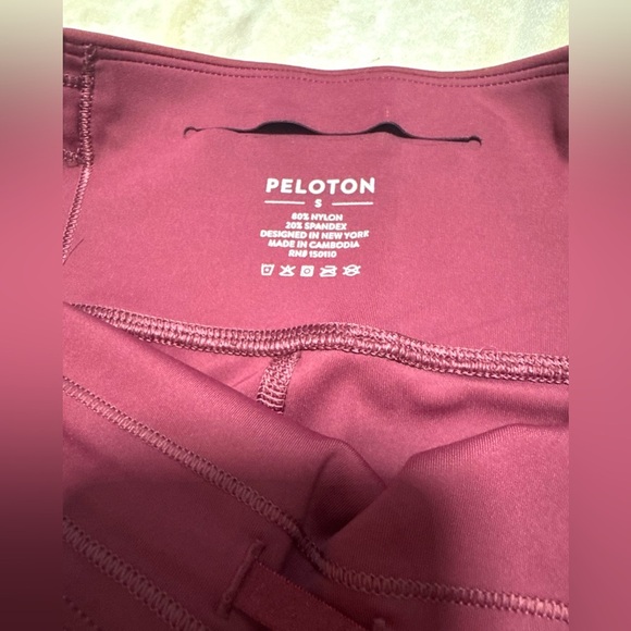 PELOTON maroon racer back bra and leggings, 23” (S) - Picture 6 of 6